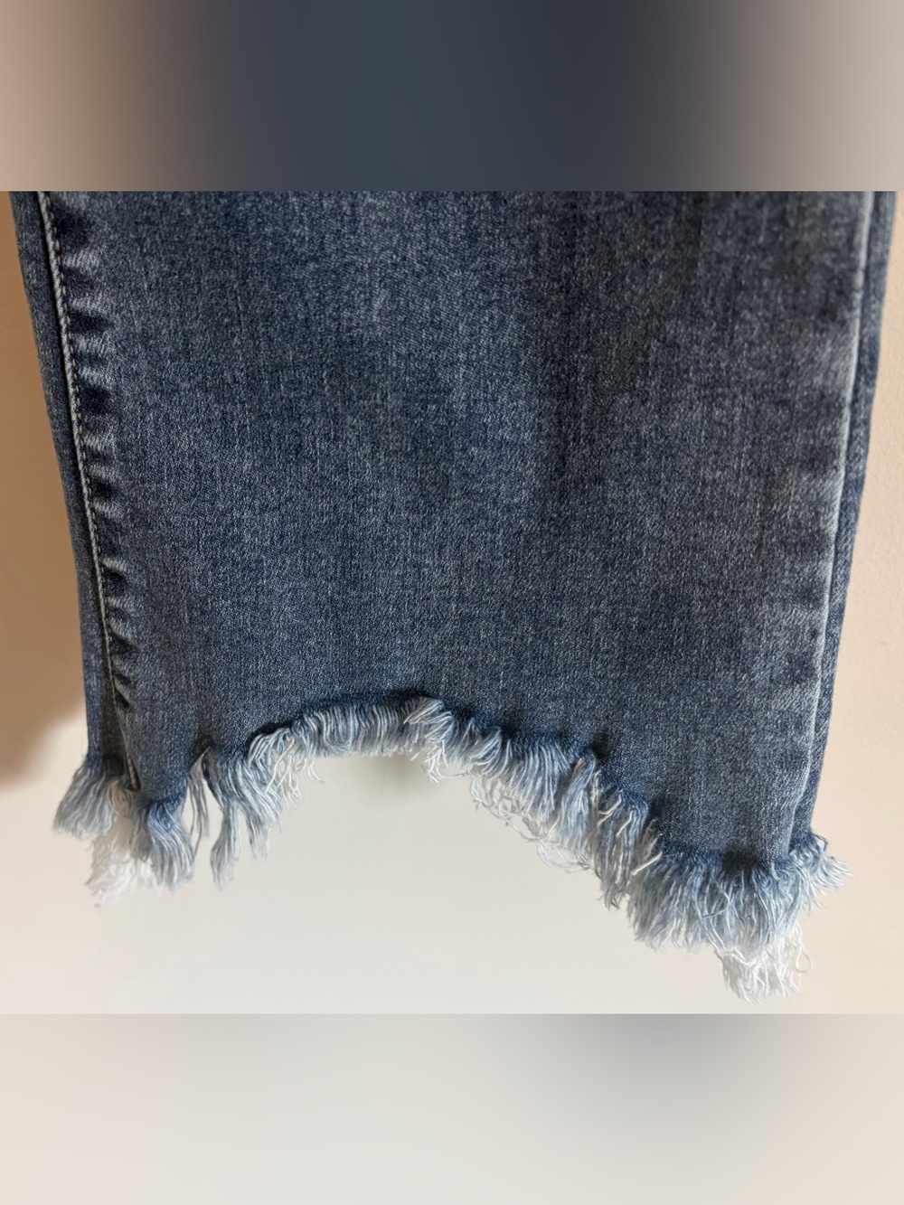 Hidden Happy Mid-Rise Medium Wash Distressed Cropped Flare Hem Jeans size 27 - Picture 5 of 12